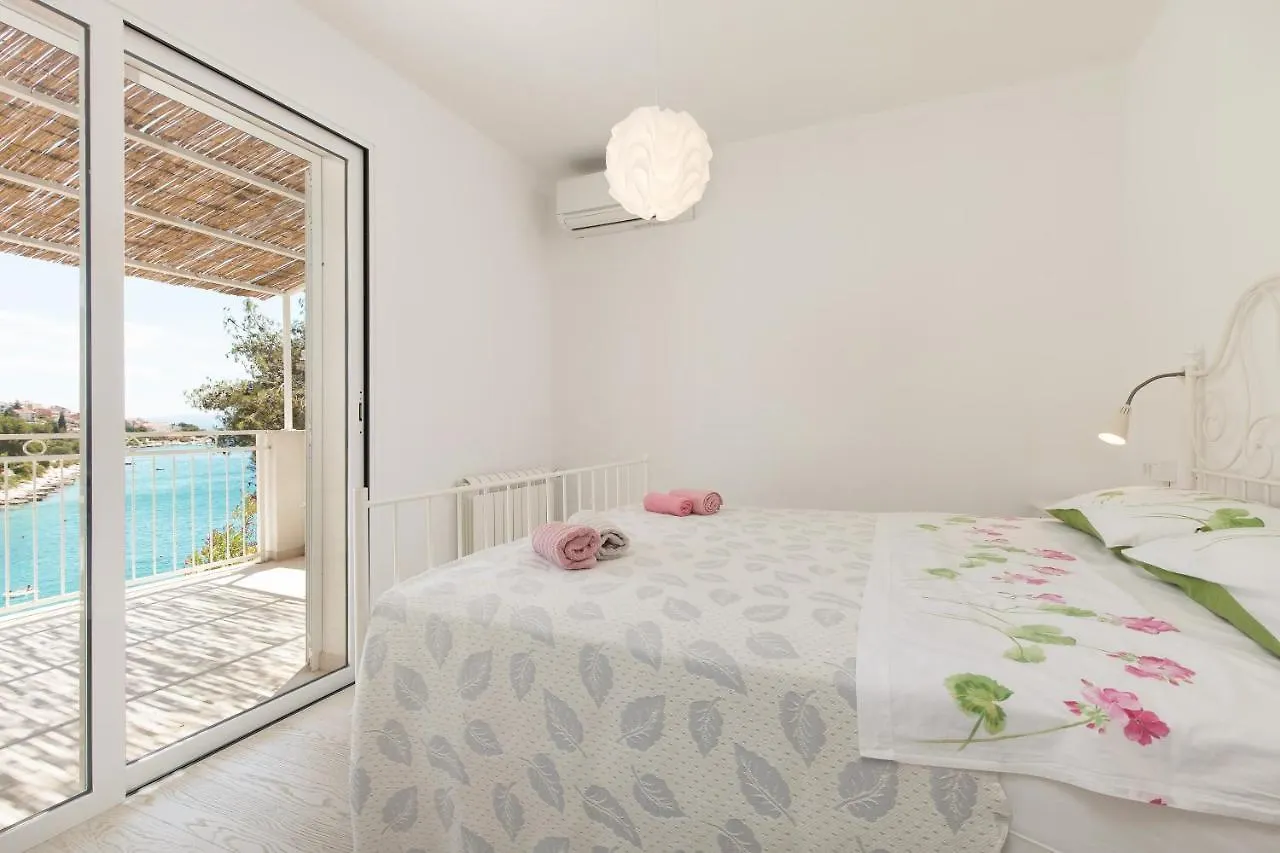 Holiday Home Duje تروغير
