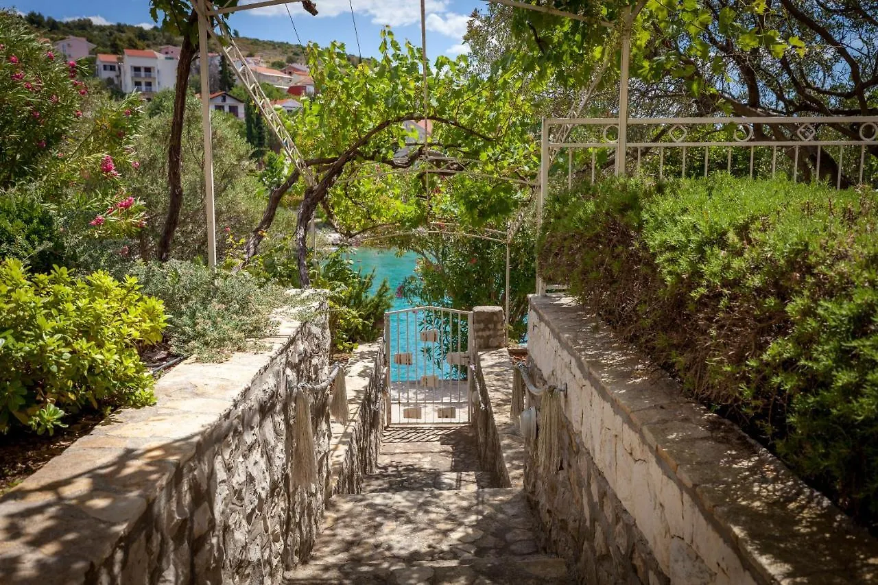 Holiday Home Duje تروغير